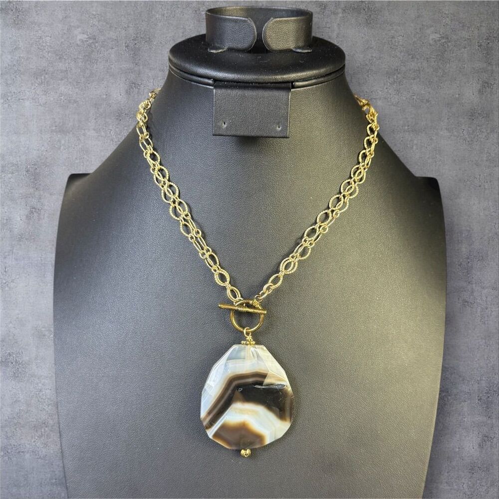 337. Vintage Multicolor Agate Pendant Necklace Gold Toggle Chain